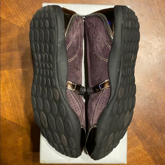 Shoes - Picture 2 of 4